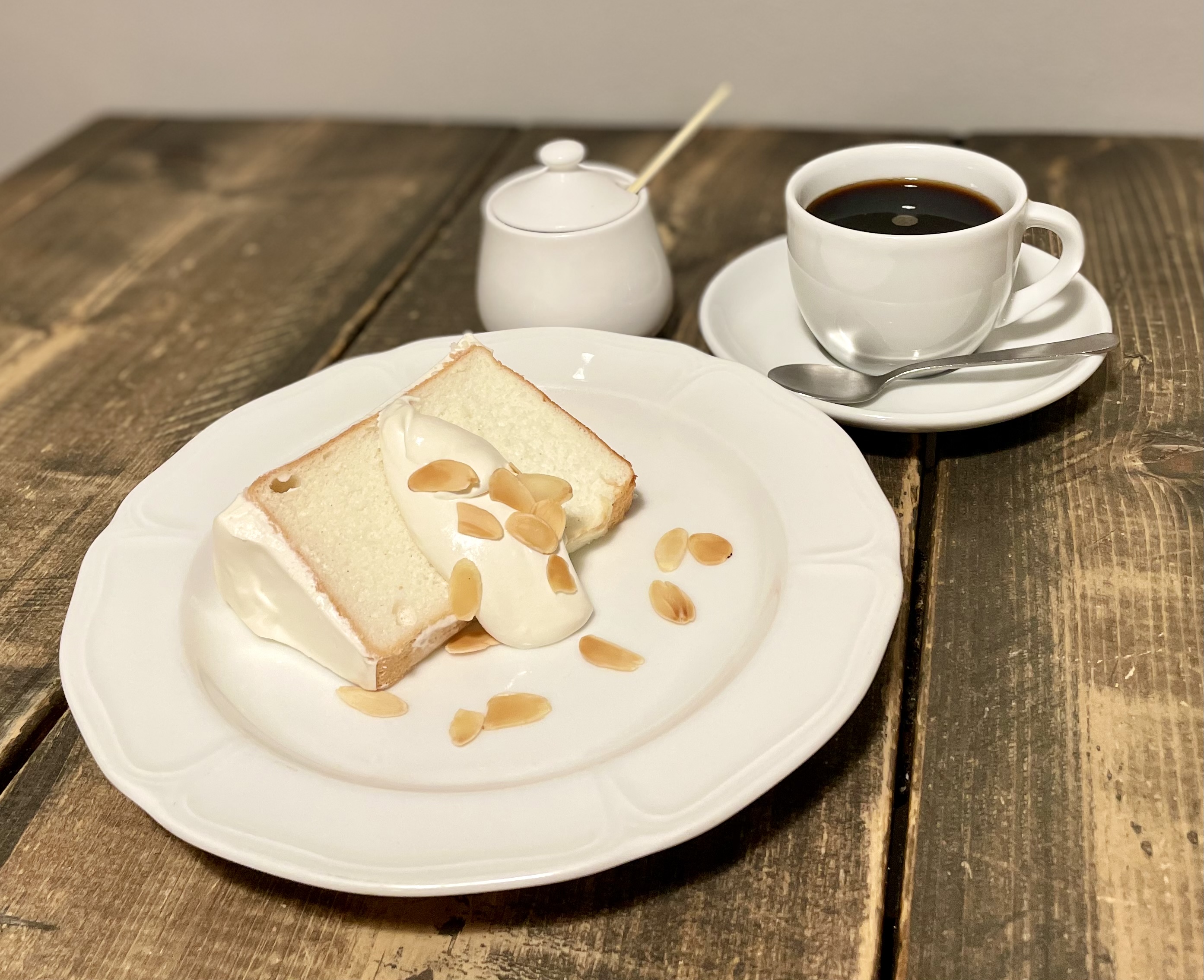 夜のスイーツでハッピーなひとときを