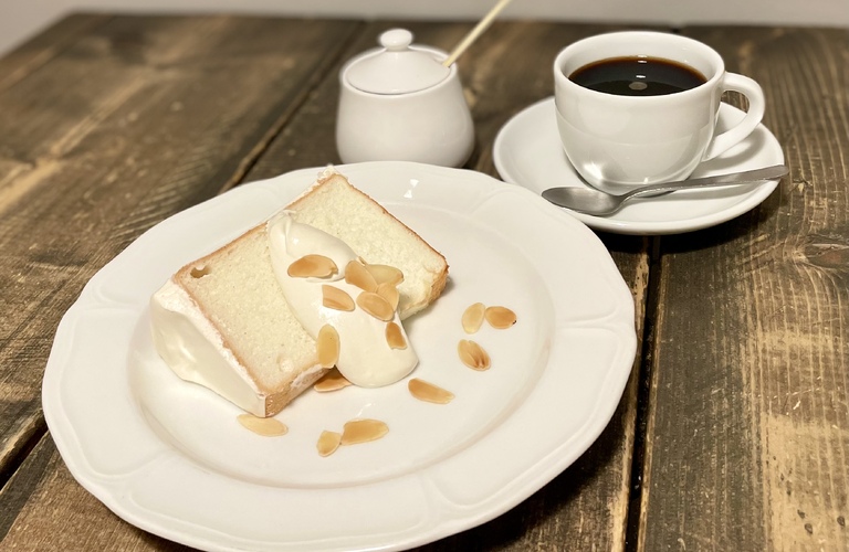 名物シフォンケーキと手作りスイーツで至福のひとときを